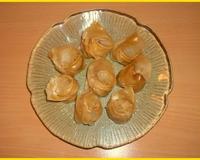Ce sont des raviolis préparés avec la pâte à ravioli chinoise connue sous le nom de won-ton et parfumés aux baies roses... Je les sers en apéritif, comptez environ 4…