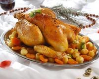 Une idée de préparation de chapon farci et garniture de légumes.