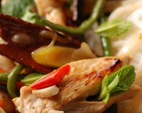 Poulet, épices et piment aux nouilles transparentes