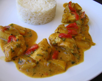 Poulet au curry avec des notes fruitées.
