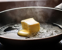 Personne ne va le croire mais cet ingrédient peut vous permettre de remplacer le beurre ou l’huile pour vos cuissons