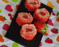 Sushis roses à la fraise et aux pralines roses