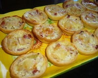 Mini-tartelettes saint nectaire / oignons / lardons