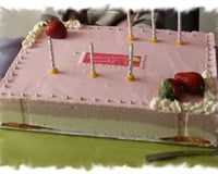 Gâteau aux mousses chocolat blanc et fraises