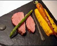 Un plat savoureux et printanier qui met à l'honneur la carotte nouvelle, tendre et parfumée... déclinée en deux textures, croquante, juste glacée, et fondante, dans un…