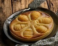 Laurent Mariotte revisite les poires au vin avec sa tarte gourmande et épicée