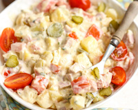 Salade piémontaise : comment préparer à la perfection cette recette incontournable de l'été à base de jambon et pommes de terre ?