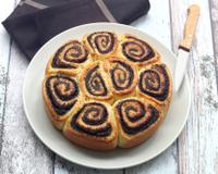 Nous avons très légèrement adapté le chinois en lui ajoutant une garniture au pavot comme la fameuse brioche polonaise. 