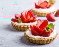 Tartelettes aux fraises et yaourt de brebis