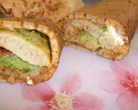 Une savoureuse crêpe bien garnie, à la texture d'un pancake mais facile à rouler ...