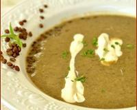Une petite recette goûtée lors de mon dernier voyage dans la Cantal. Premier soir, le chef Guibert du restaurant quatre saisons à Aurillac nous apporte ce petit potage…