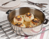 Oignons des Cévennes farcis au veau, épinards et parmesan