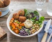 Bowl libanais aux falafels de maquereaux aux aubergines