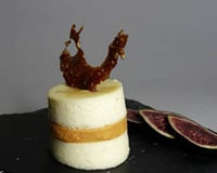 Panna cotta bicolore au fromage de brebis et chorizo, nougatine croquante au balsamique