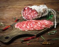 Faut-il systématiquement retirer la peau du saucisson ? Ce médecin donne sa réponse
