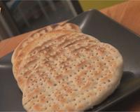 Découvrez le pain polaire, un pain aéré, délicieux et original. Un pain à base de farine de seigle et de farine de blé. Idéal pour les sandwiches mais aussi pour le petit-déjeuner...…