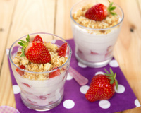 Verrine de ricotta fraise et écrasé de palet breton
