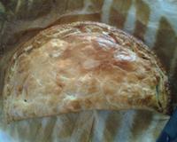 Faire revenir le vert de blettes avec les oignons. Ajouter la fêta, les raisins secs et les pignons grillés.Déposer sur la moitié d'une pâte feuilletée et refermer pour…
