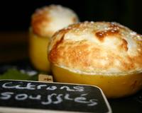 Des citrons soufflés dans leur écorce. Cette recette est simple à réaliser et le résultat est superbe tant visuellement que gustativement…