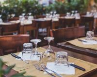 Restaurant : peut-on vous refuser une table si vous êtes seul ?