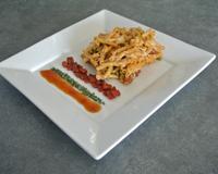 Précuisson des macaronis et des petits pois dans de la sauce soja, avec les morceaux de chorizo, mettre dans un plat avec le comté et mettre au four.