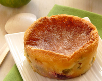 La tomate en version sucrée surprend et régale ! Tomates et fleurs d'oranger s'accordent parfaitement dans ce clafoutis fondant et acidulé.