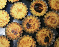 Le poivre de Bornéo très parfumé et la vanille donne une note exotique à cette recette toute simple de crème brûlée au foie gras.