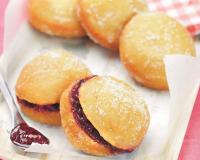 Les fameux beignets de plage ou de foire fourrés à la Framboise. Indémodables ! Faites vous plaisir avec ces délicieux beignets maison.
