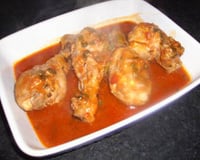 Cuisses de poulet marinées à la sauce tomate