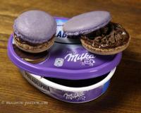 Notre version de ce délicieux produit, façonné en macaron, avec des éclats de chocolat au lait en plus, pour le croquant... Saurez-vous résister…