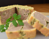 Pâté de couenne de porc aux herbes