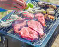 Barbecue à petit prix : les meilleurs morceaux de viande à choisir selon un Meilleur Ouvrier de France !