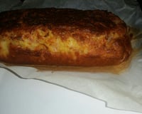 Cake salé au jambon, fromage et olives