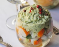 Tartare de bâtonnets au Saumon Fumé Coraya aux agrumes et sa chantilly d'avocat