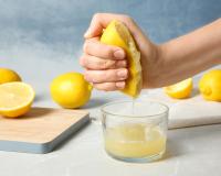 4 astuces super efficaces pour retirer le maximum de jus d’un citron