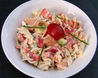 Salade de pâtes crémeuse et fruitée.