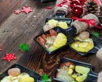 Comment transformer une simple raclette en plat festif pour Noël ?