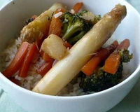 Riz sauté aux légumes de printemps