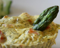 Petits flans aux asperges, saumon et à l'aneth