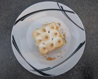 Délicate crème citronnée sur son biscuit moelleux.