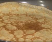 Une recette de pâte à crêpes parfumée au Grand-Marnier pour encore plus de gourmandises... 