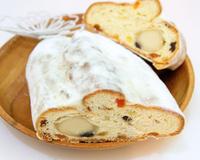 Le MarzipanStollen est un pain favori pendant la période festive.
En voici ma version.