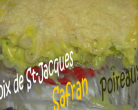 Gratin safrané et crémeux aux poireaux et Saint-Jacques
