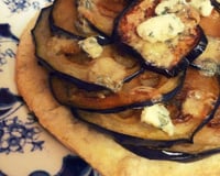 Tarte fine à l'origan, aux aubergines et au roquefort