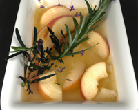 Compote de pommes au romarin