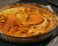 Tarte saumon fumé, ail et fines herbes