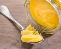 Ghee : faut-il succomber à la tendance du beurre clarifié pour la cuisson des aliments ?