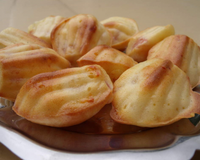 Madeleinettes apéritives au jambon italien et mozzarella