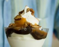 Glace façon Sundae au caramel