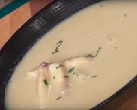 Un velouté d'asperges à déguster pendant la pleine saison des asperges et toute l'année. Un délice...